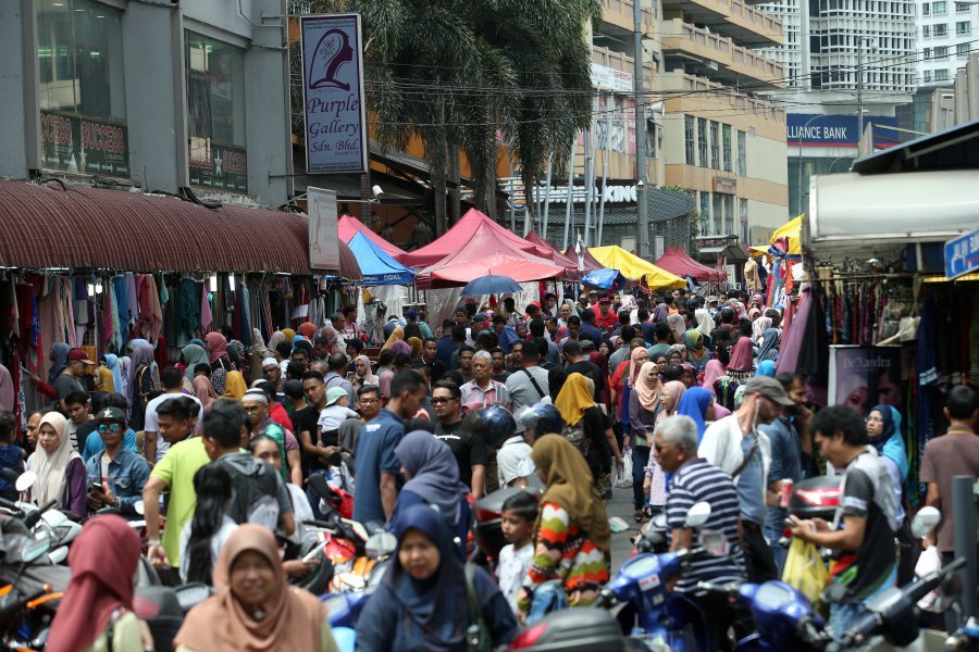 Last minute shopping at Jalan TAR | New Straits Times | Malaysia ...